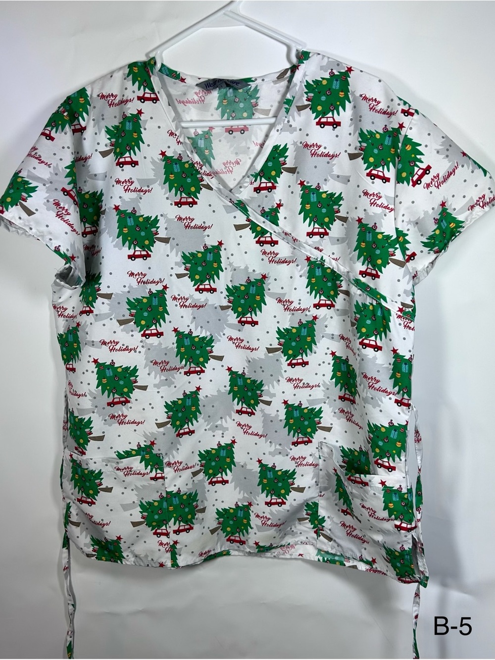 Wear For Care Christmas Tree Holiday Scrub Top Size Large Pockets